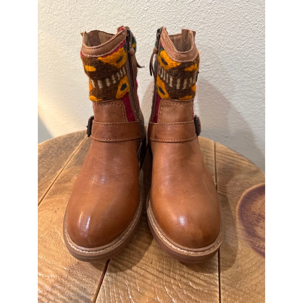 Sofft Lalana Blanket Detail Leather Engineer Boots Luggage Brown Women's 7 NIB - Picture 2 of 10